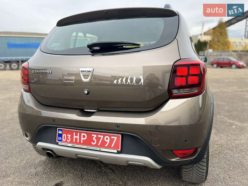 Внедорожник / Кроссовер Dacia Sandero StepWay 2017 в Луцке