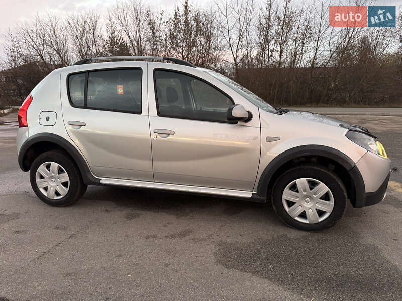 Внедорожник / Кроссовер Dacia Sandero StepWay 2011 в Кролевце