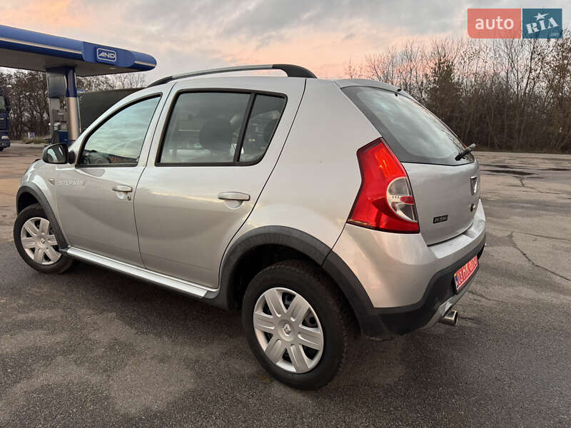 Внедорожник / Кроссовер Dacia Sandero StepWay 2011 в Кролевце