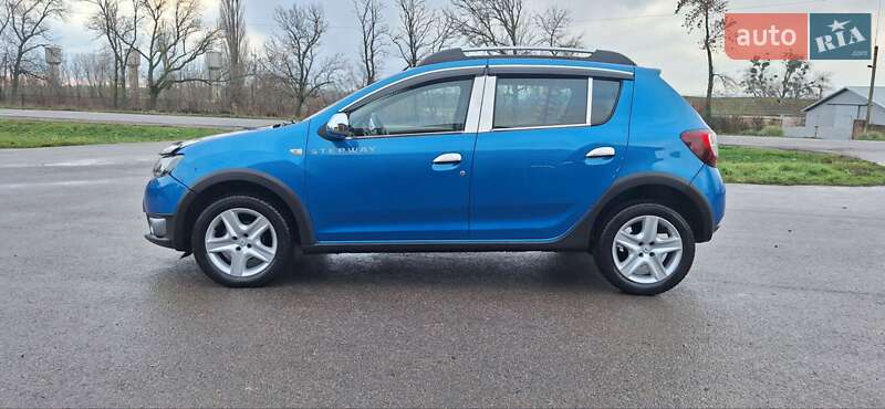 Внедорожник / Кроссовер Dacia Sandero StepWay 2015 в Новоархангельске