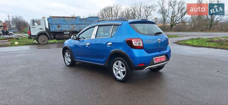 Внедорожник / Кроссовер Dacia Sandero StepWay 2015 в Новоархангельске