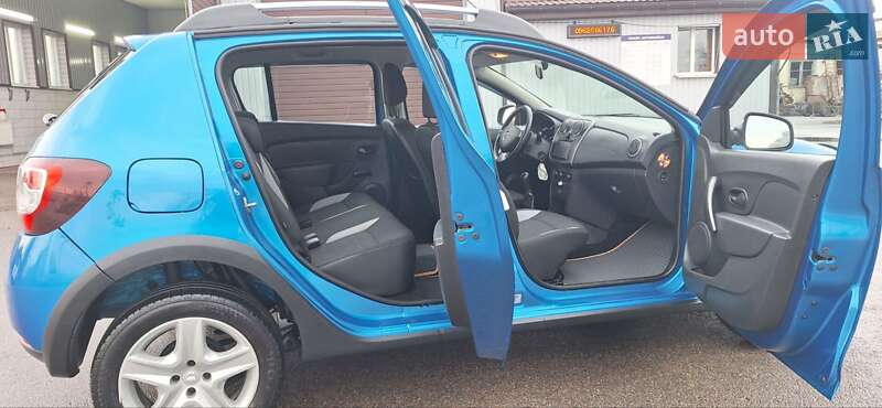 Внедорожник / Кроссовер Dacia Sandero StepWay 2015 в Новоархангельске