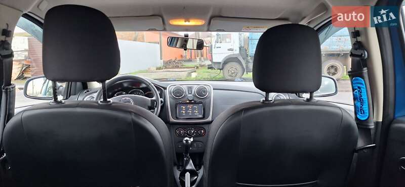 Внедорожник / Кроссовер Dacia Sandero StepWay 2015 в Новоархангельске