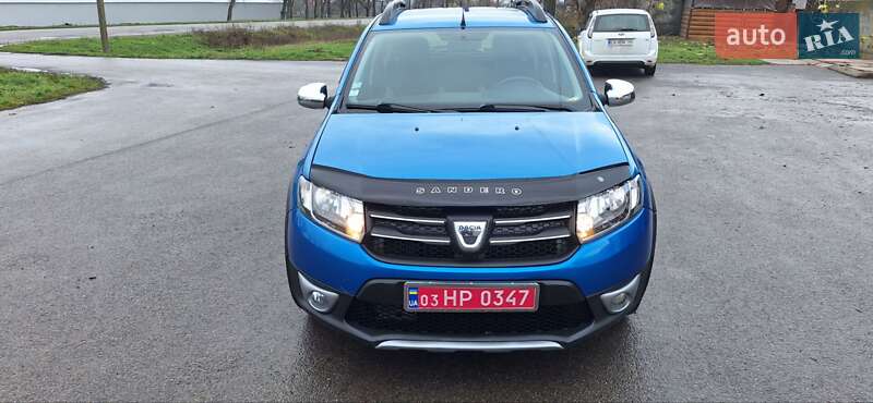 Внедорожник / Кроссовер Dacia Sandero StepWay 2015 в Новоархангельске