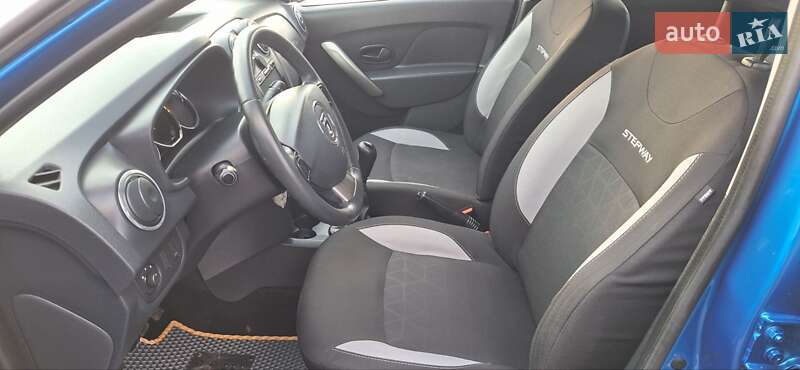 Внедорожник / Кроссовер Dacia Sandero StepWay 2015 в Новоархангельске