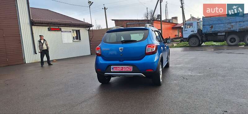 Внедорожник / Кроссовер Dacia Sandero StepWay 2015 в Новоархангельске