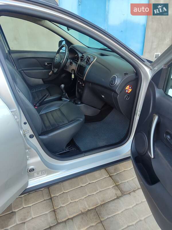 Внедорожник / Кроссовер Dacia Sandero StepWay 2013 в Тернополе