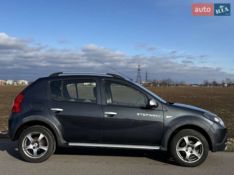 Внедорожник / Кроссовер Dacia Sandero StepWay 2012 в Стрые