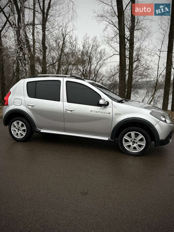 Внедорожник / Кроссовер Dacia Sandero StepWay 2012 в Сумах