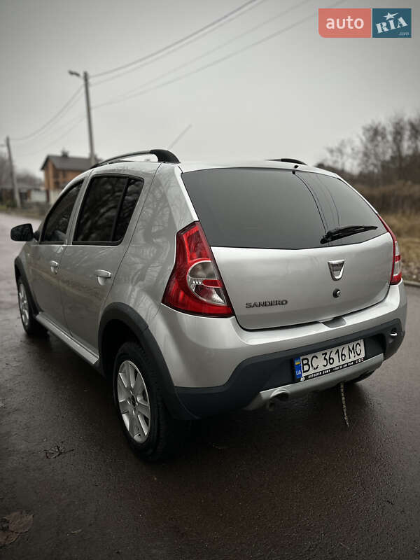 Внедорожник / Кроссовер Dacia Sandero StepWay 2012 в Сумах