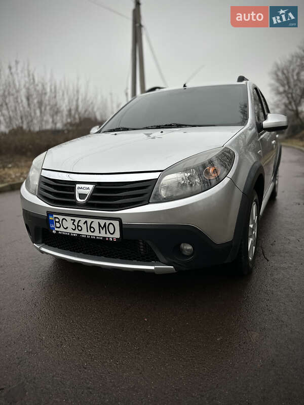 Внедорожник / Кроссовер Dacia Sandero StepWay 2012 в Сумах