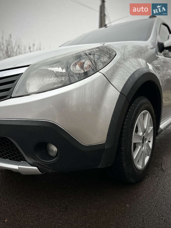 Внедорожник / Кроссовер Dacia Sandero StepWay 2012 в Сумах