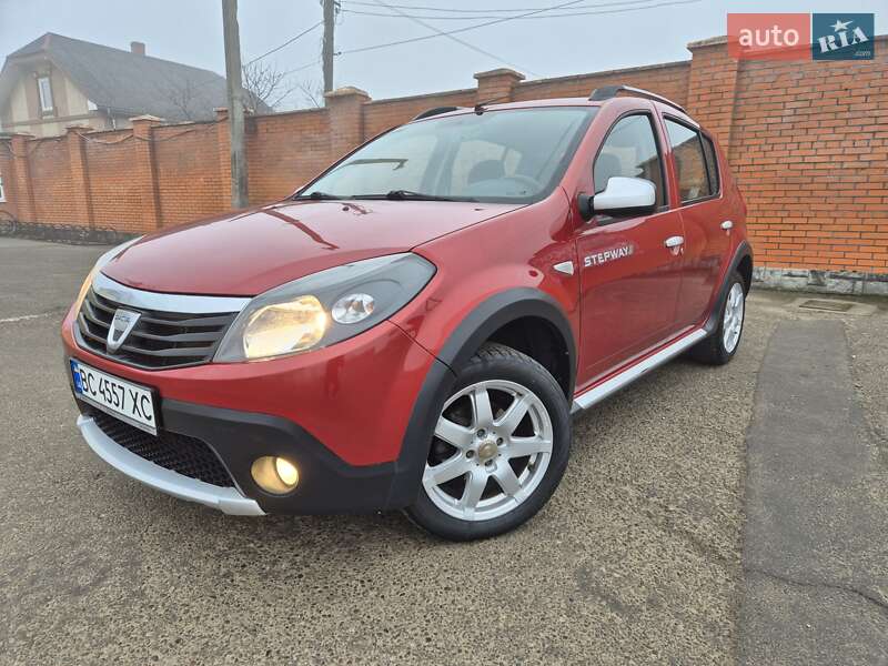 Внедорожник / Кроссовер Dacia Sandero StepWay 2012 в Стрые