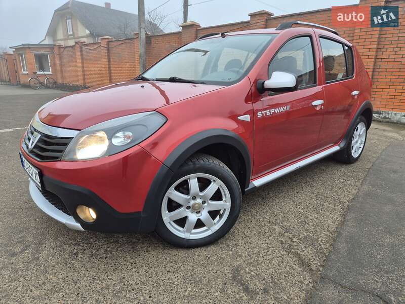 Внедорожник / Кроссовер Dacia Sandero StepWay 2012 в Стрые