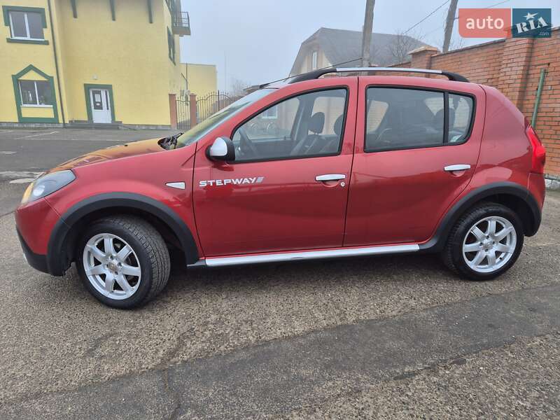 Внедорожник / Кроссовер Dacia Sandero StepWay 2012 в Стрые