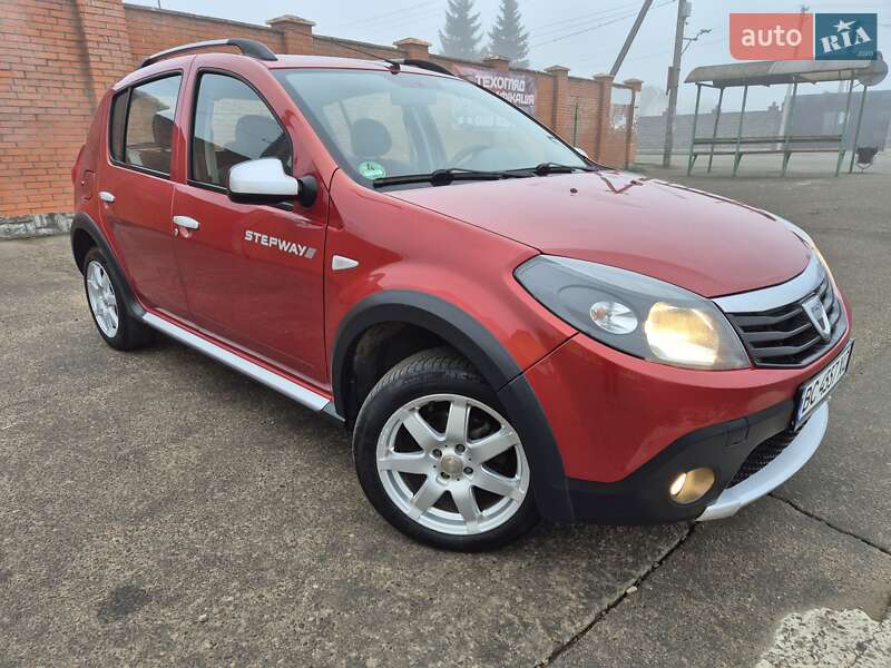 Внедорожник / Кроссовер Dacia Sandero StepWay 2012 в Стрые