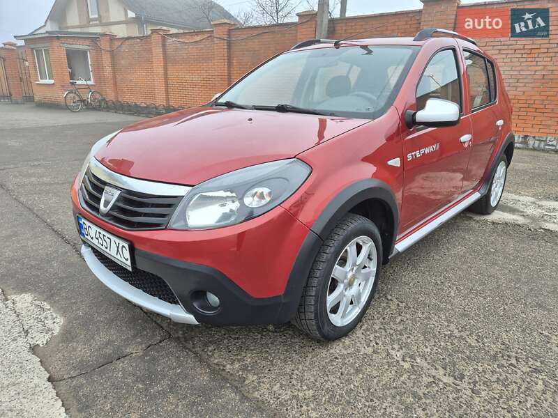 Внедорожник / Кроссовер Dacia Sandero StepWay 2012 в Стрые