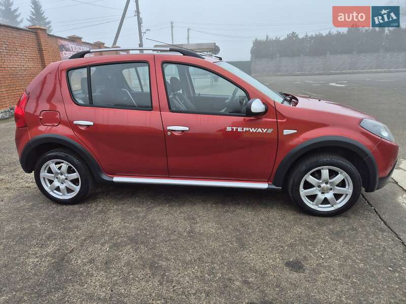 Внедорожник / Кроссовер Dacia Sandero StepWay 2012 в Стрые