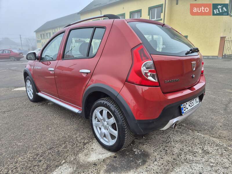 Внедорожник / Кроссовер Dacia Sandero StepWay 2012 в Стрые