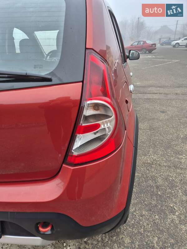 Внедорожник / Кроссовер Dacia Sandero StepWay 2012 в Стрые