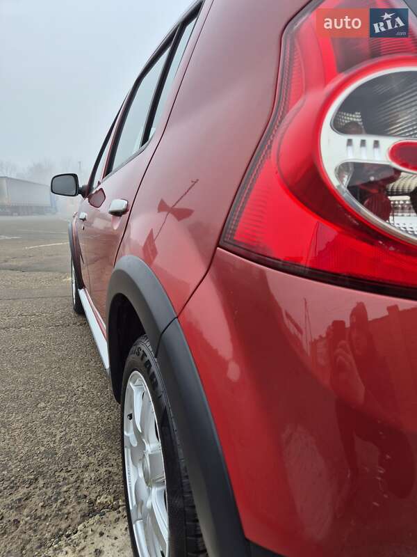 Внедорожник / Кроссовер Dacia Sandero StepWay 2012 в Стрые