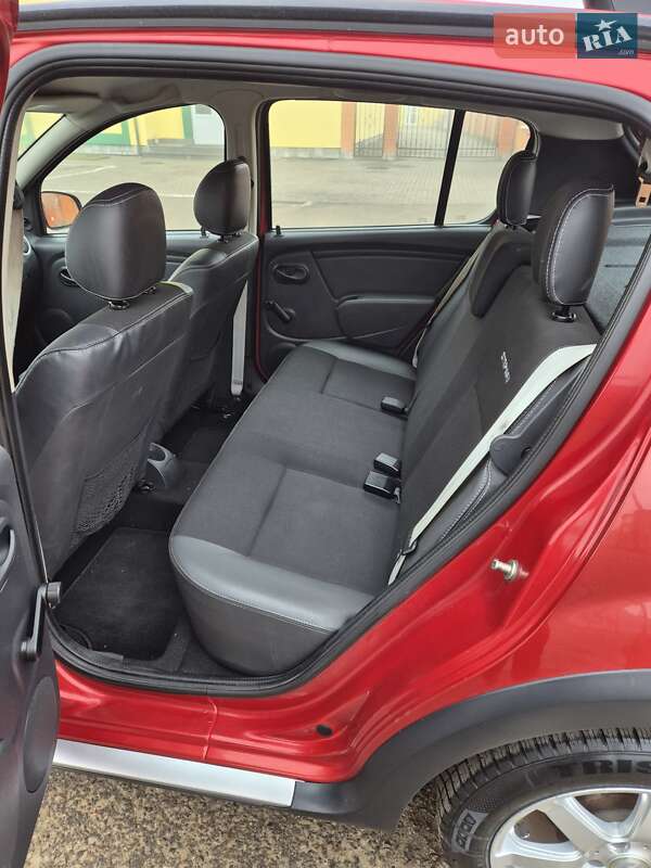 Внедорожник / Кроссовер Dacia Sandero StepWay 2012 в Стрые