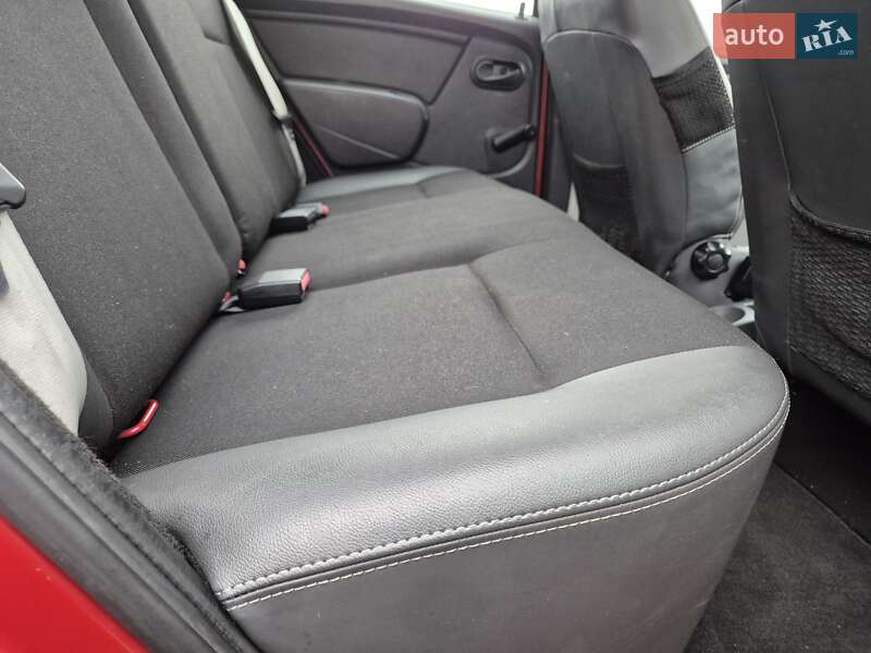 Внедорожник / Кроссовер Dacia Sandero StepWay 2012 в Стрые