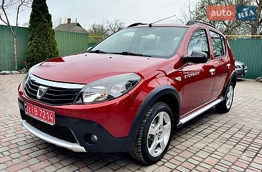 Внедорожник / Кроссовер Dacia Sandero StepWay 2012 в Хороле
