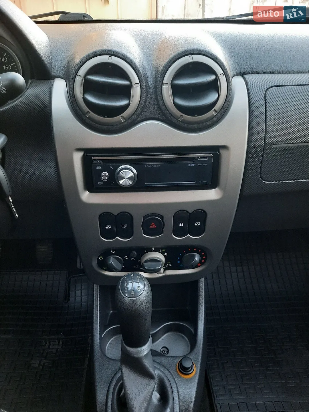 2010 Dacia Sandero - мініатюра 27
