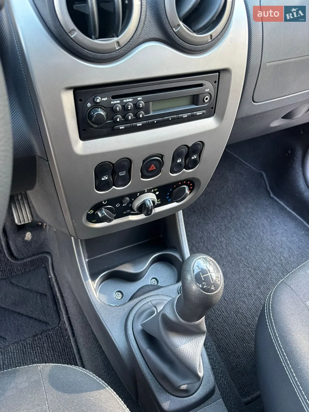 2011 Dacia Sandero - мініатюра 17