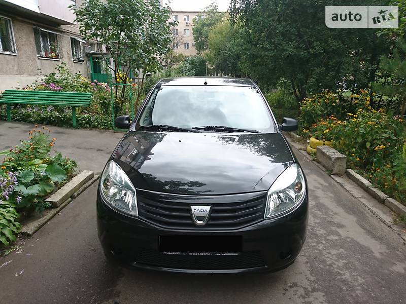 Хетчбек Dacia Sandero 2010 в Полтаві