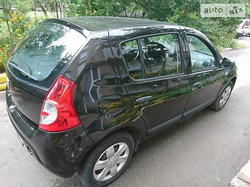 Хетчбек Dacia Sandero 2010 в Полтаві