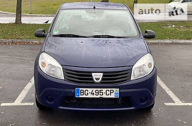 Хэтчбек Dacia Sandero 2010 в Ровно