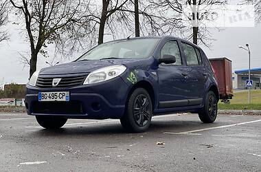 Хэтчбек Dacia Sandero 2010 в Ровно