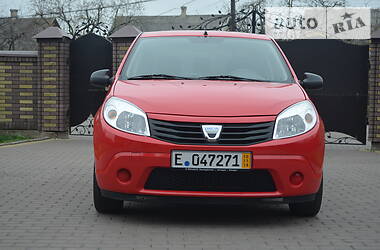 Хэтчбек Dacia Sandero 2009 в Дубно