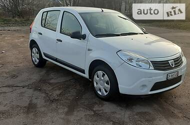 Хэтчбек Dacia Sandero 2010 в Чернигове