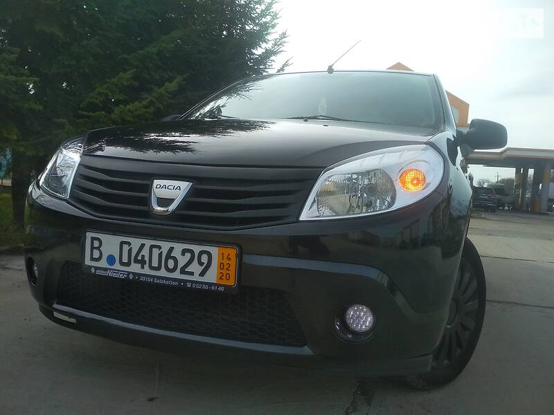 Хэтчбек Dacia Sandero 2009 в Самборе