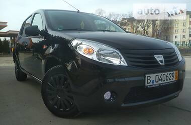 Хэтчбек Dacia Sandero 2009 в Самборе