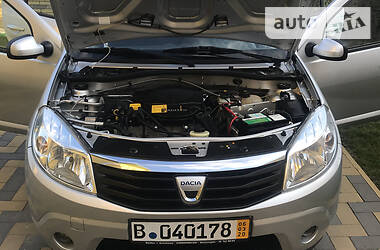 Хетчбек Dacia Sandero 2008 в 