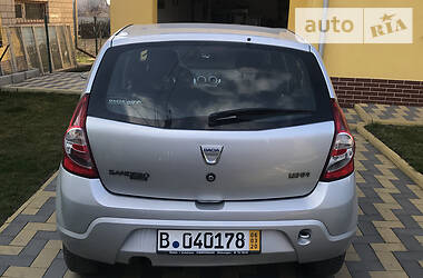 Хетчбек Dacia Sandero 2008 в 