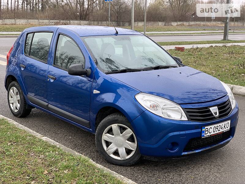 Хетчбек Dacia Sandero 2011 в 