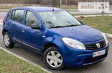 Хетчбек Dacia Sandero 2011 в 