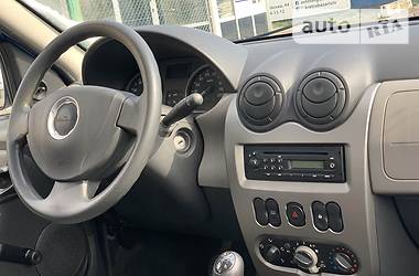 Хетчбек Dacia Sandero 2011 в 