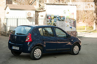 Хетчбек Dacia Sandero 2009 в 
