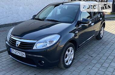 Хетчбек Dacia Sandero 2008 в 