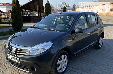 Хетчбек Dacia Sandero 2008 в 