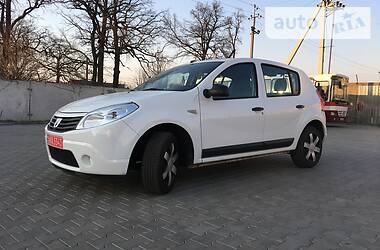 Хетчбек Dacia Sandero 2009 в 