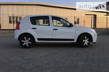 Хетчбек Dacia Sandero 2009 в 