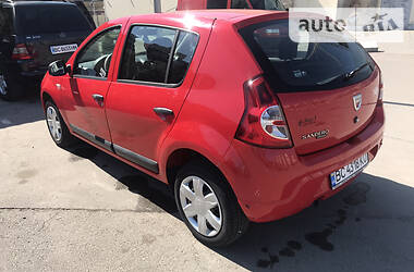 Хетчбек Dacia Sandero 2010 в 
