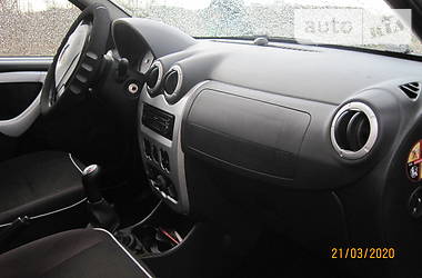 Хетчбек Dacia Sandero 2009 в 